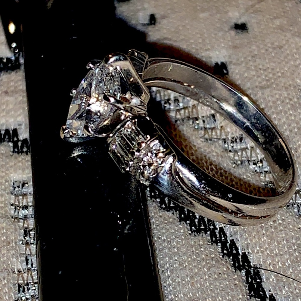 14k Excellent Diamond ring - Picture 2 of 6